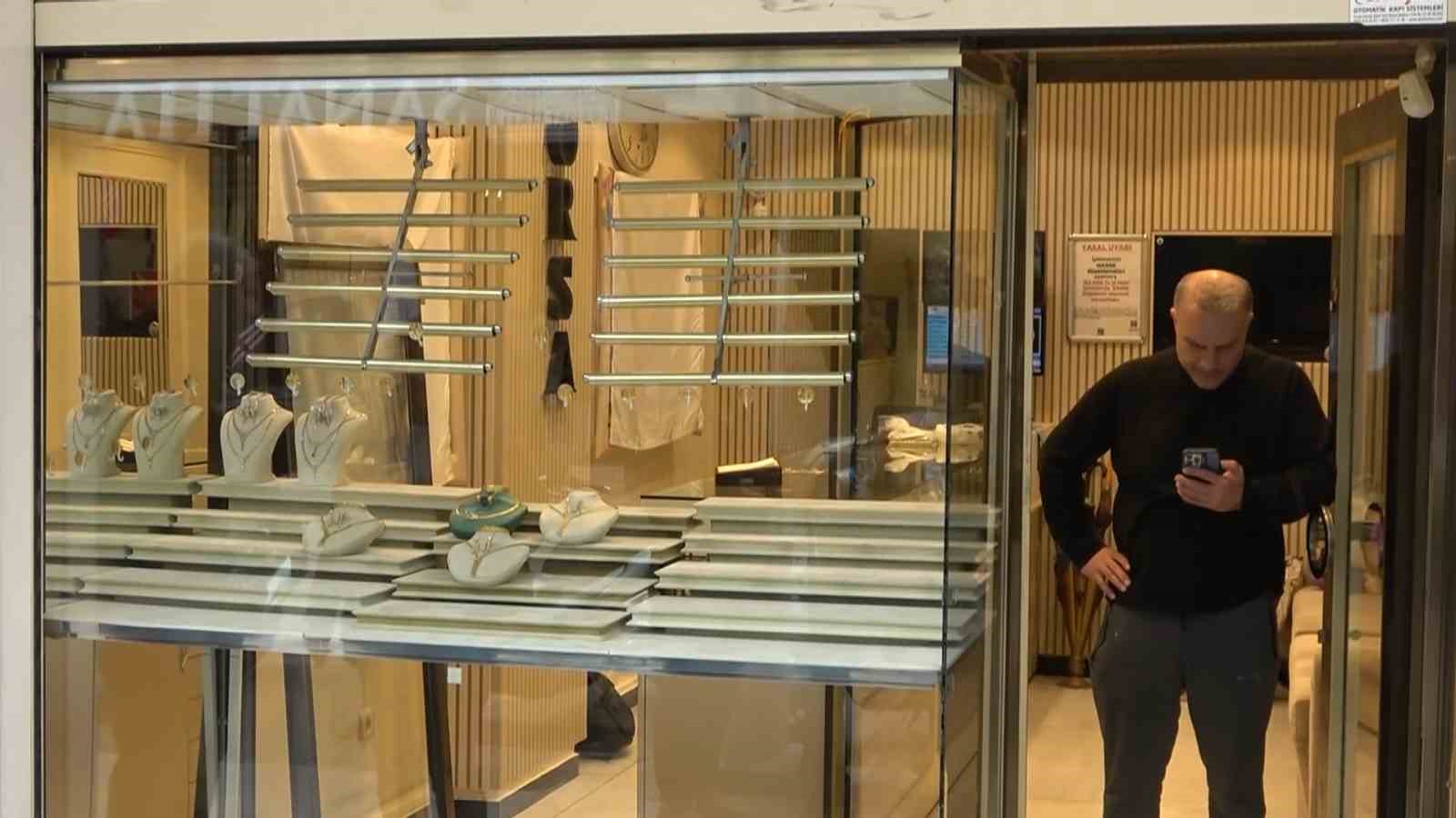 Yalova’da film gibi kuyumcu soygunu