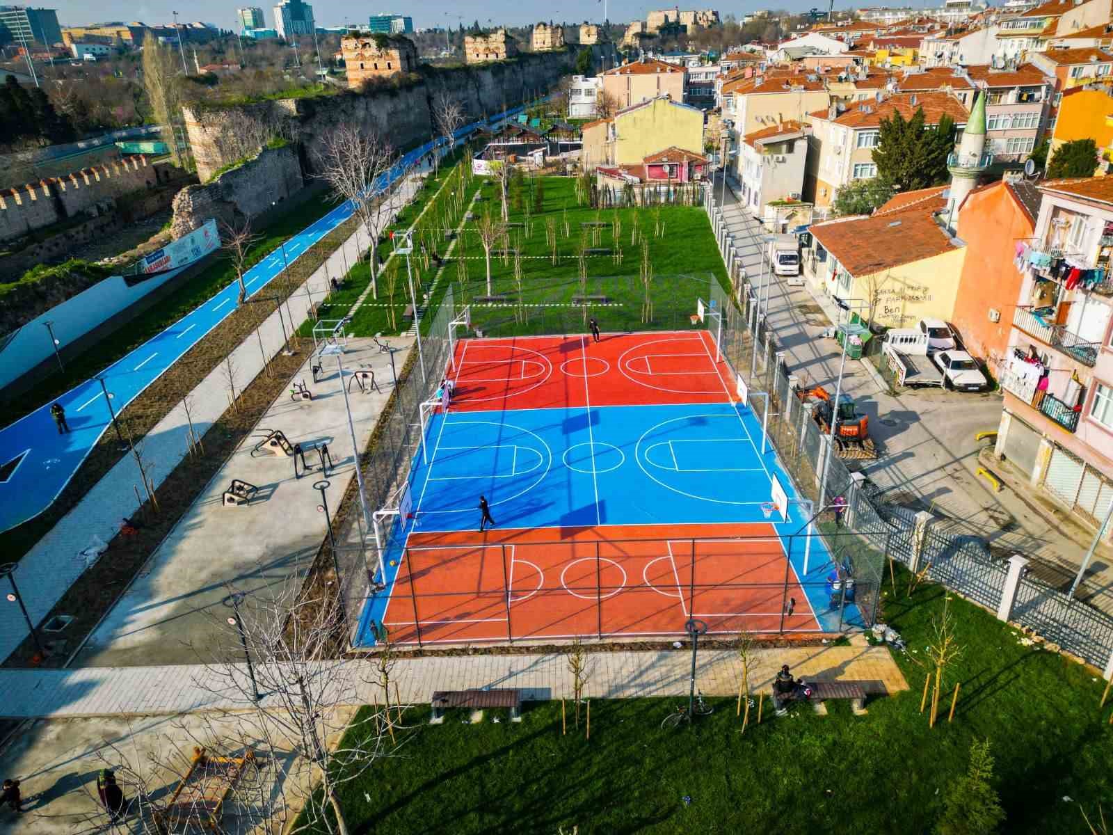 6 Şubat&rsquo;ın 3. yılında Fatih&rsquo;ten "Diren&ccedil;li Şehir" vurgusu
