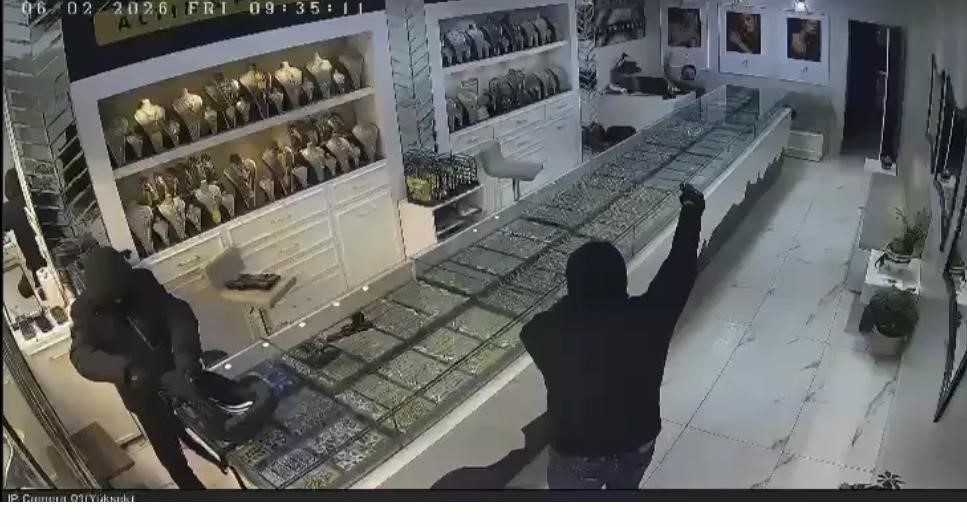 Batman&rsquo;da 90 saniyede milyonluk kuyumcu soygunu kamerada
