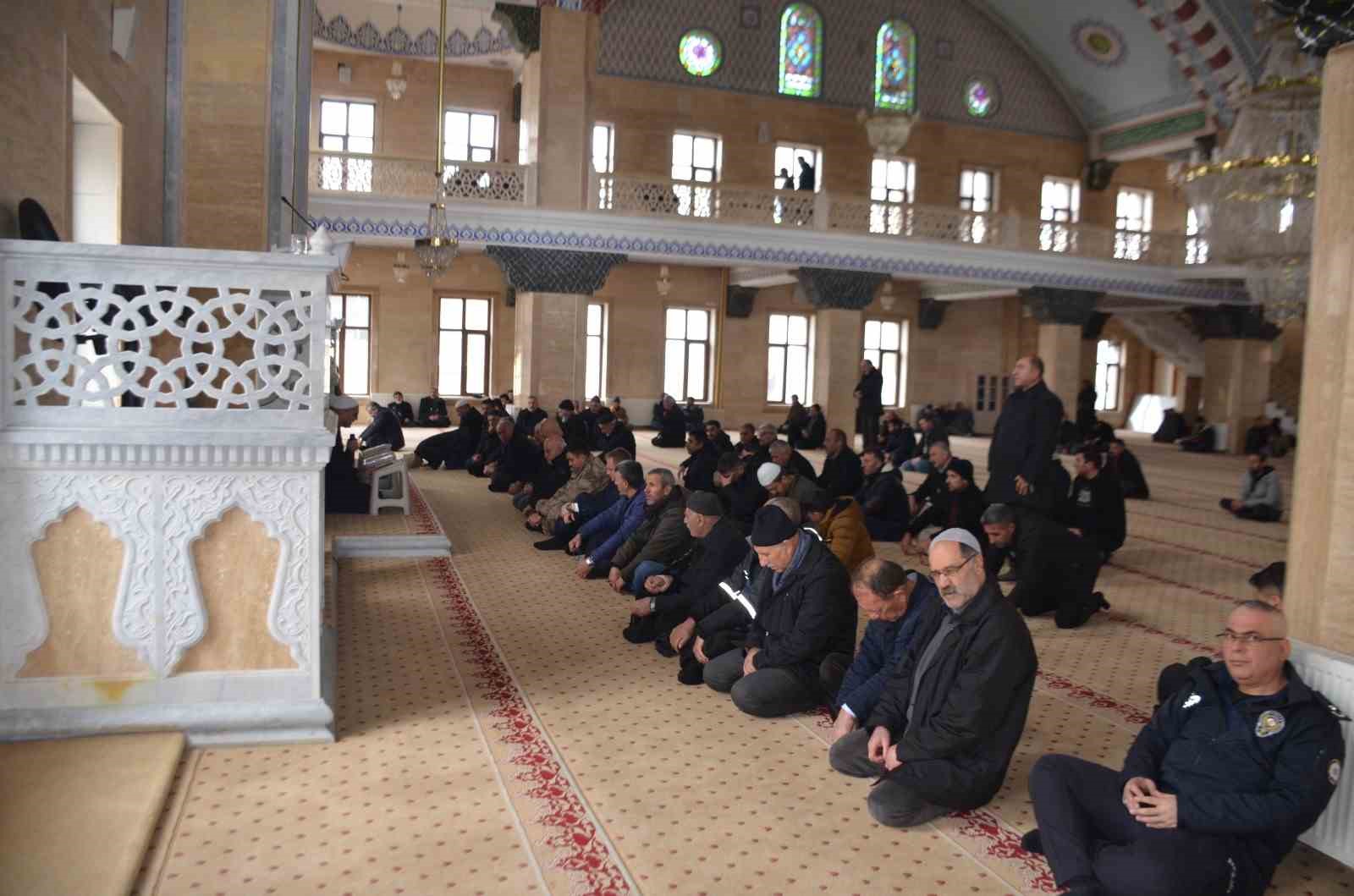 Bulanık&rsquo;ta deprem şehitleri dualarla anıldı
