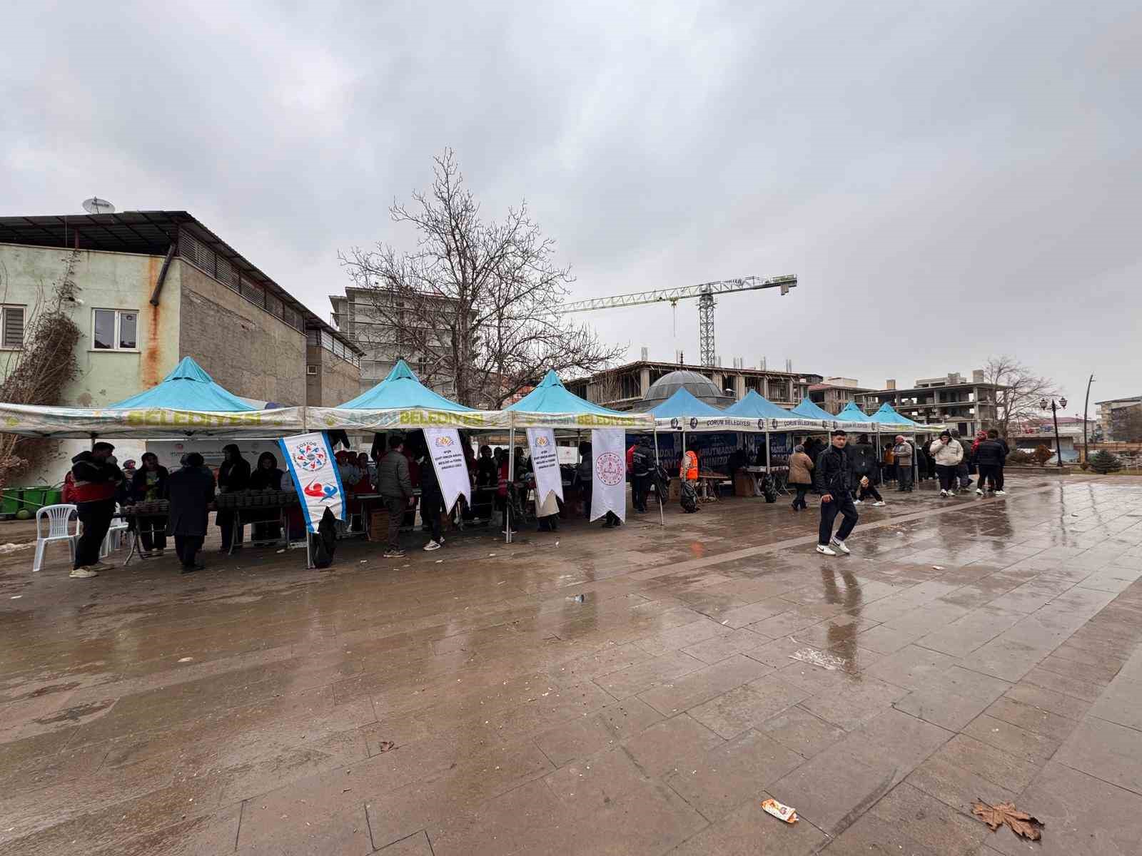 &Ccedil;orum Belediyesi kardeş şehir Afşin&rsquo;i deprem felaketinin yıld&ouml;n&uuml;m&uuml;nde yalnız bırkmadı
