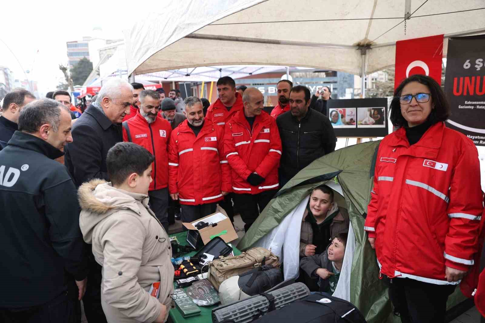 Depremde hayatını kaybedenler Muş’ta dualarla anıldı