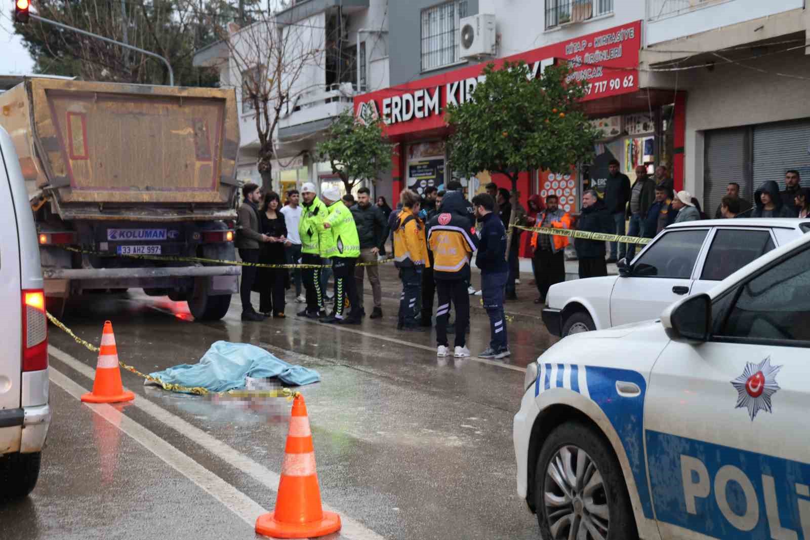 Kozan’da kamyonun çarptığı yaşlı adam hayatını kaybetti