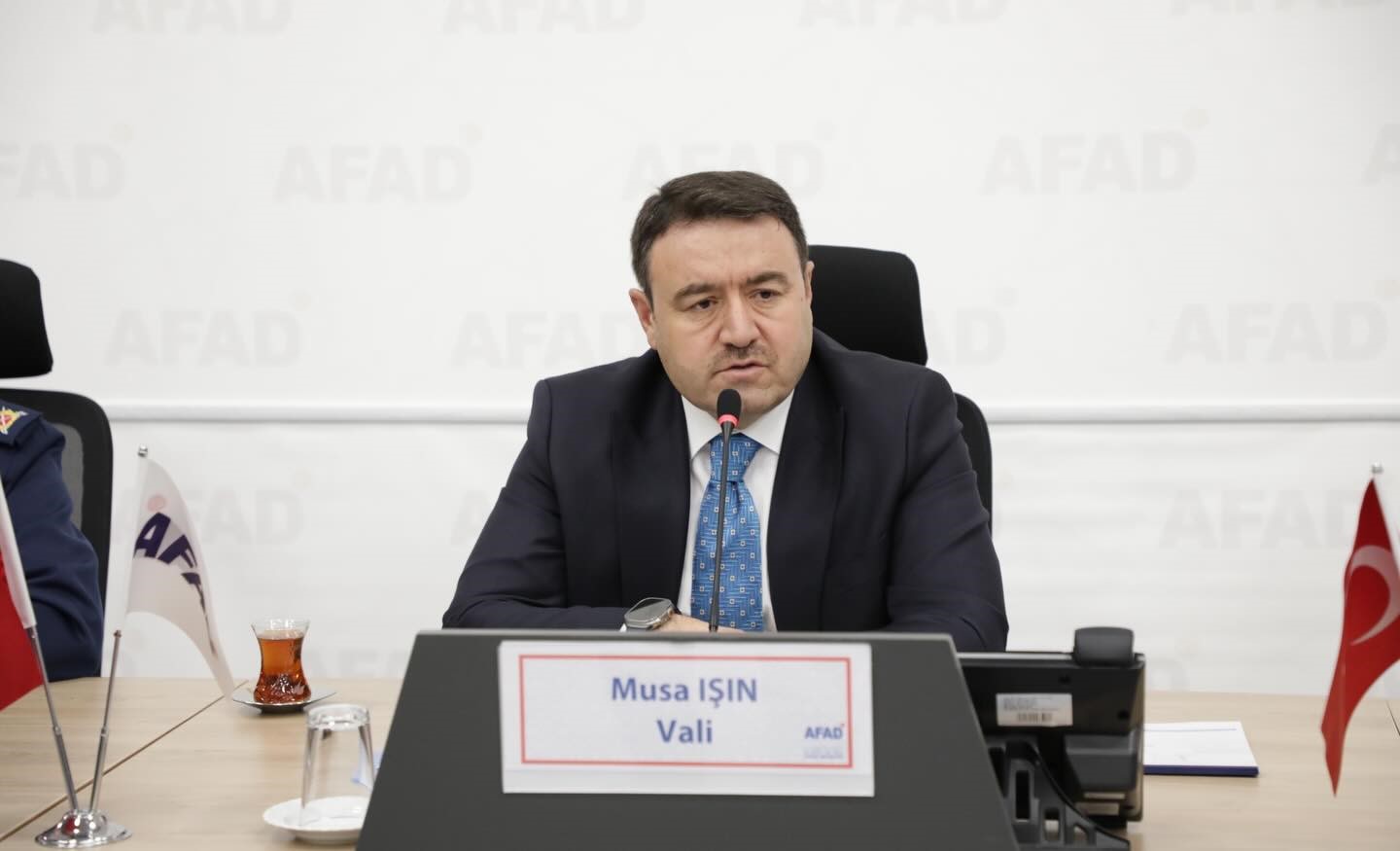 Vali Işın: "Depreme karşı en &ouml;nemli husus, &ouml;nceden tedbir almaktır"
