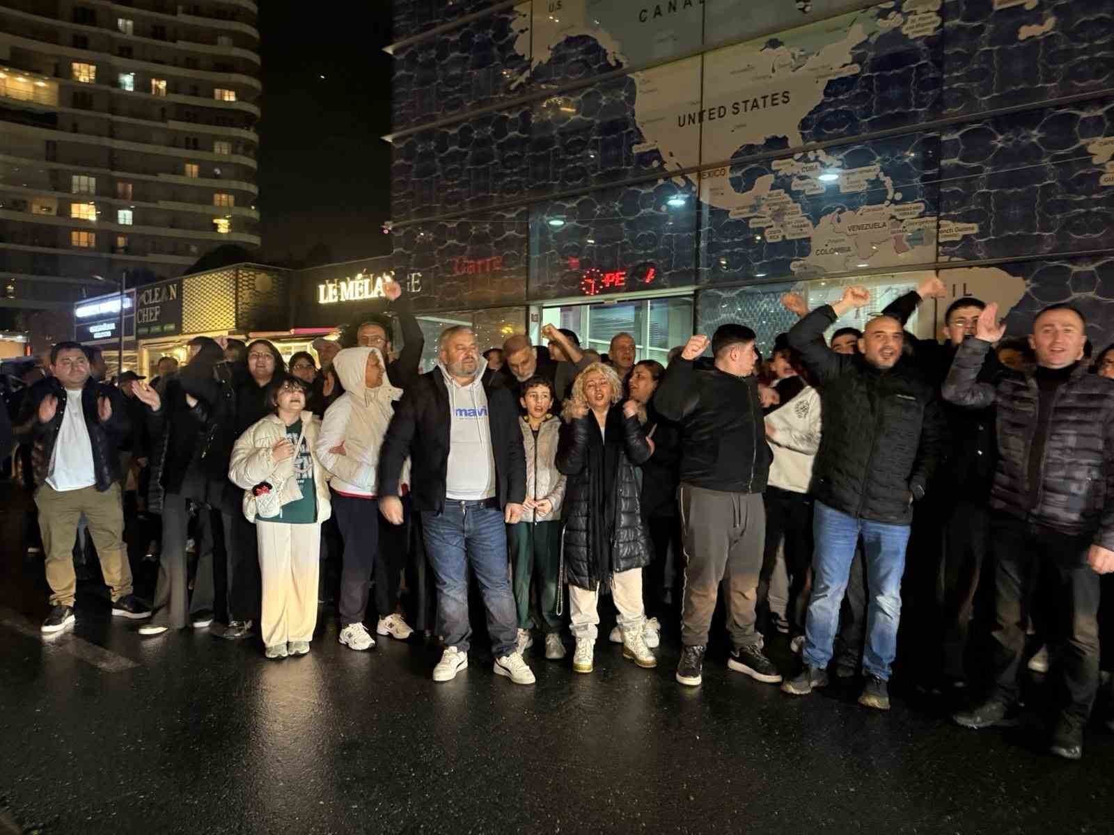 Başakşehir&rsquo;de sitede y&ouml;netim krizinde 5 milyon TL&rsquo;nin başka hesaplara aktarıldığı iddiası
