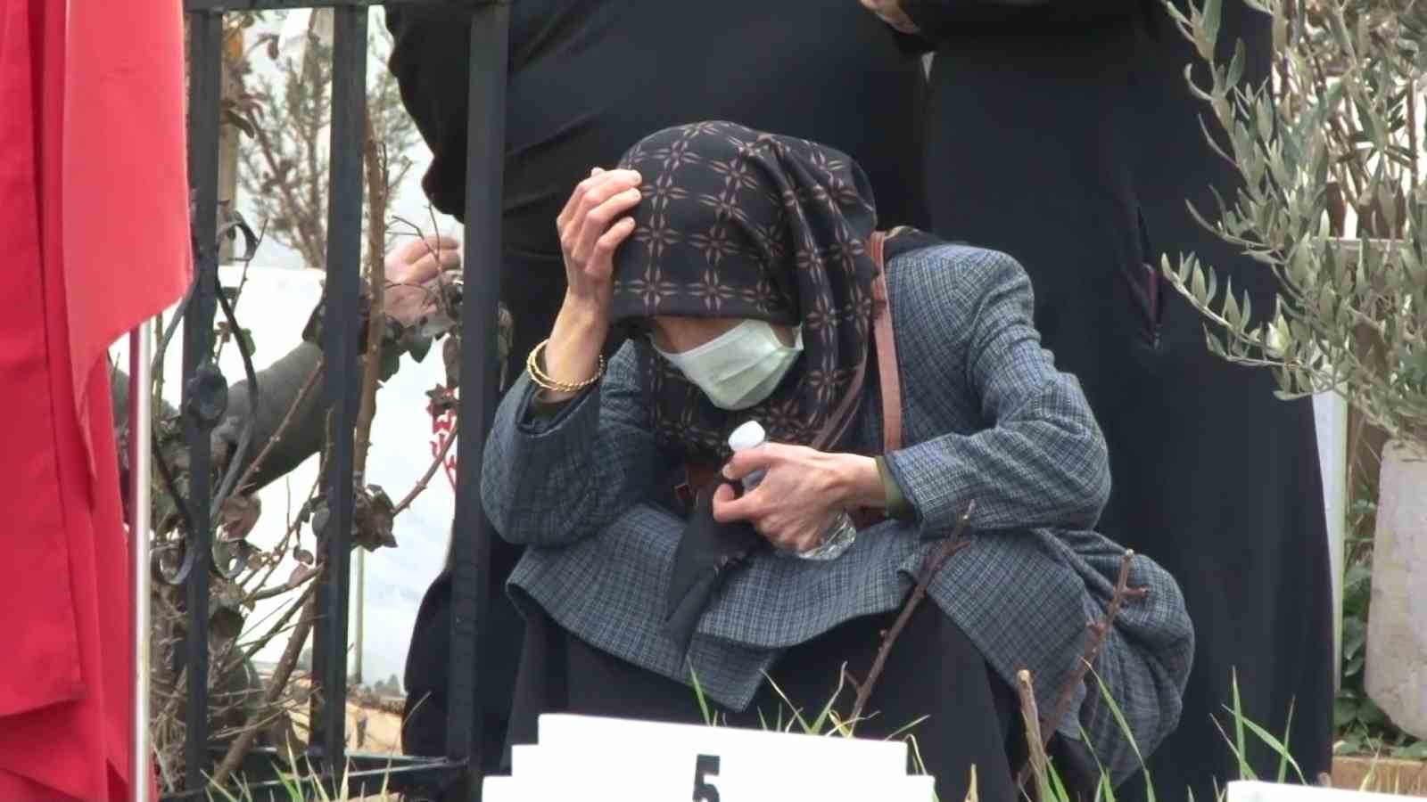 Adıyaman’da deprem şehitliğine duygusal ziyaret