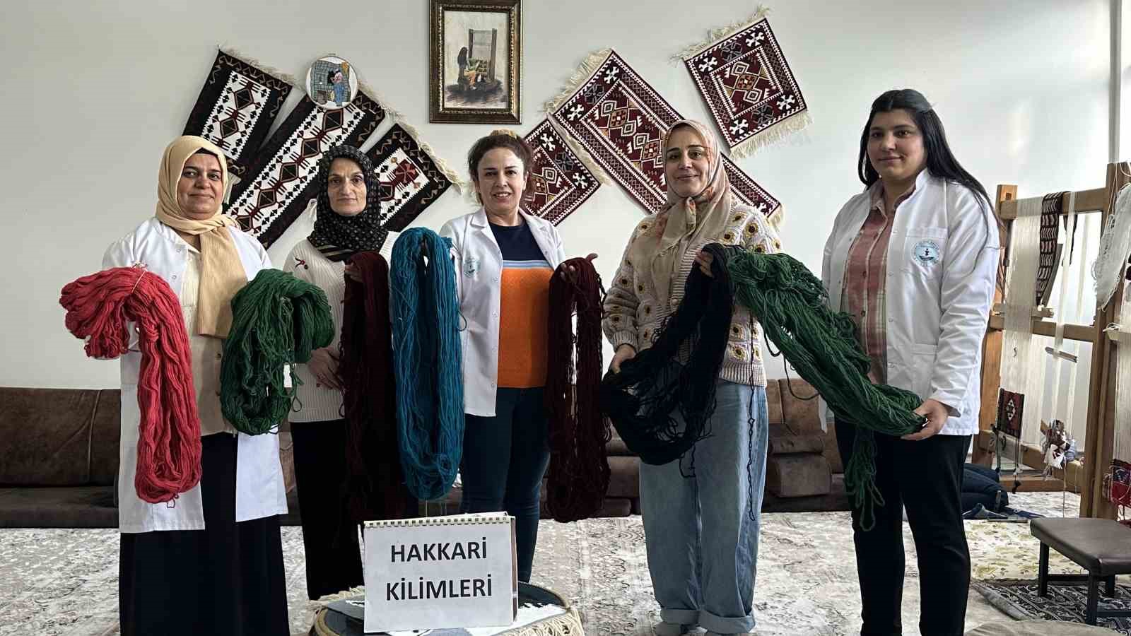 Y&uuml;ksekova&rsquo;da kadınların sabrı motiflere d&ouml;n&uuml;ş&uuml;yor: Y&uuml;n&uuml;n kilim yolculuğu
