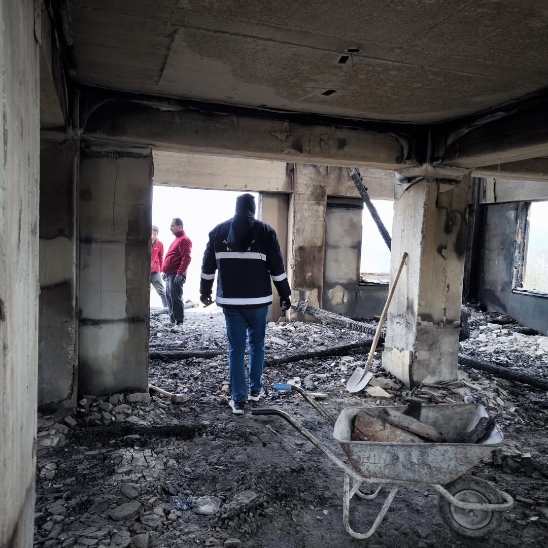 Bolu&rsquo;da yanan camide enkaz kaldırma &ccedil;alışmaları başladı
