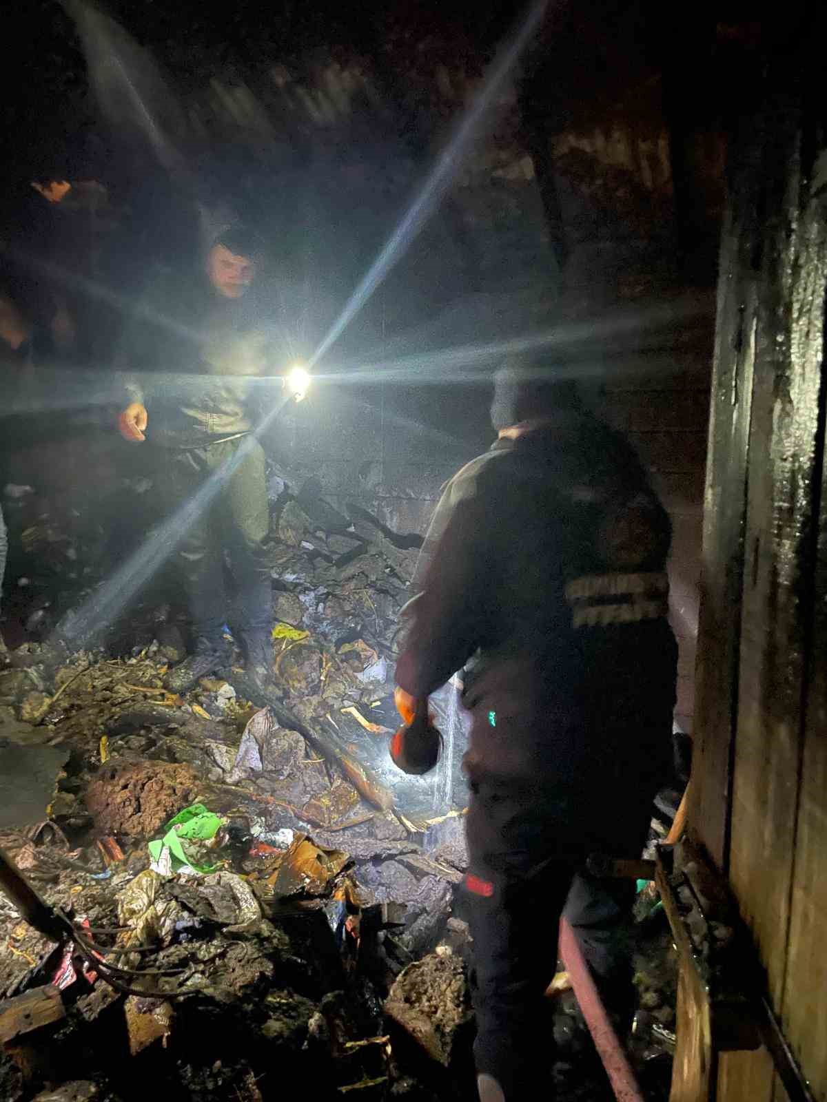 &Ccedil;aldıran&rsquo;da odunluk yangını
