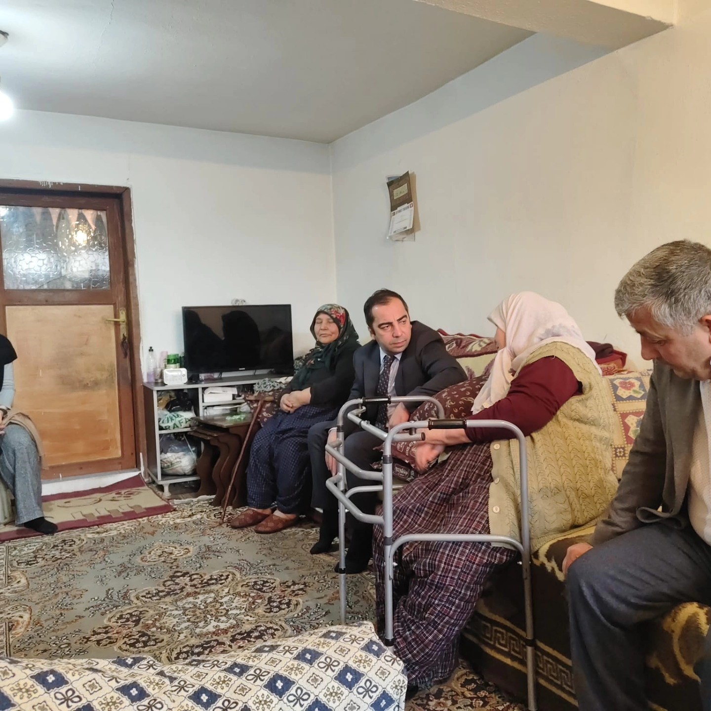 Kaymakam U&ccedil;ar vatandaşlarla bir araya geldi
