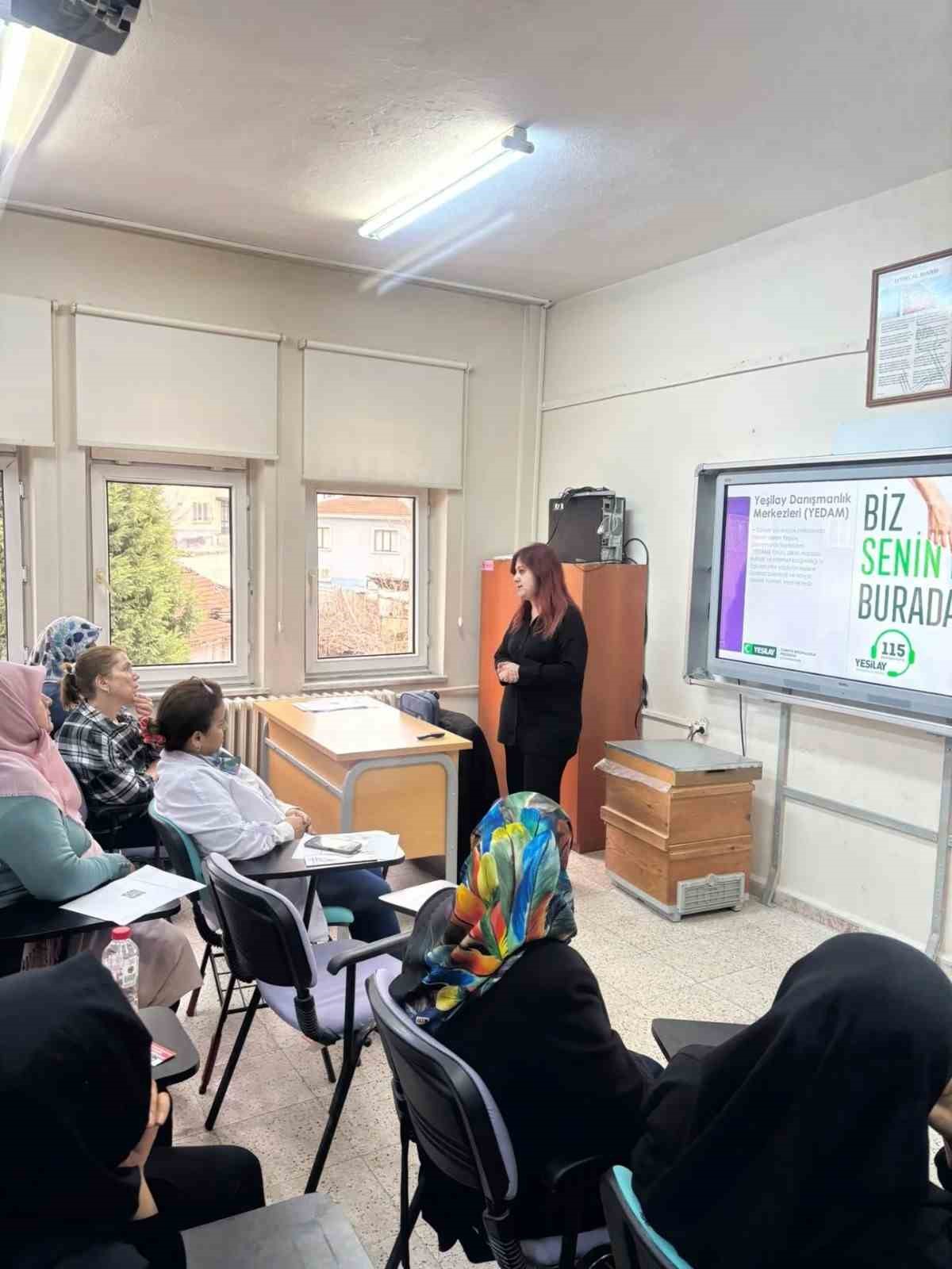 Bilecik&rsquo;te kursiyerlere kumar bağımlılığı ve &ccedil;ocuk yetiştirme eğitimi
