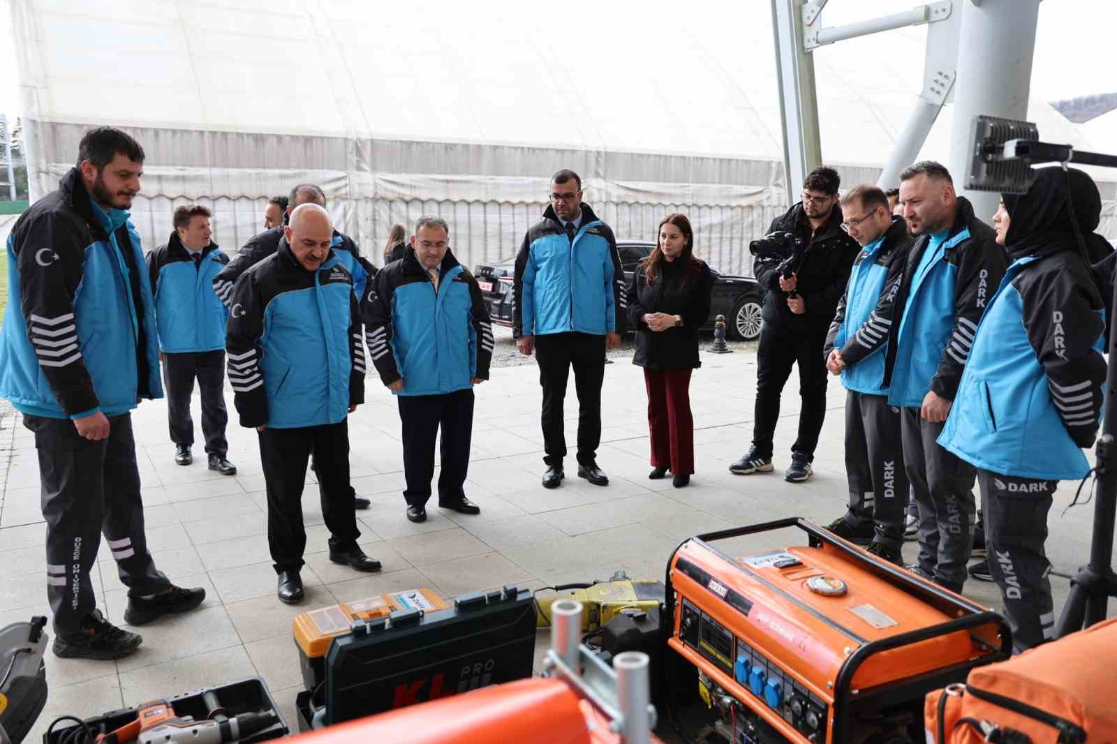 D&uuml;zce depremi sonrası kuruldu 30 kişilik uzman ekip oldu
