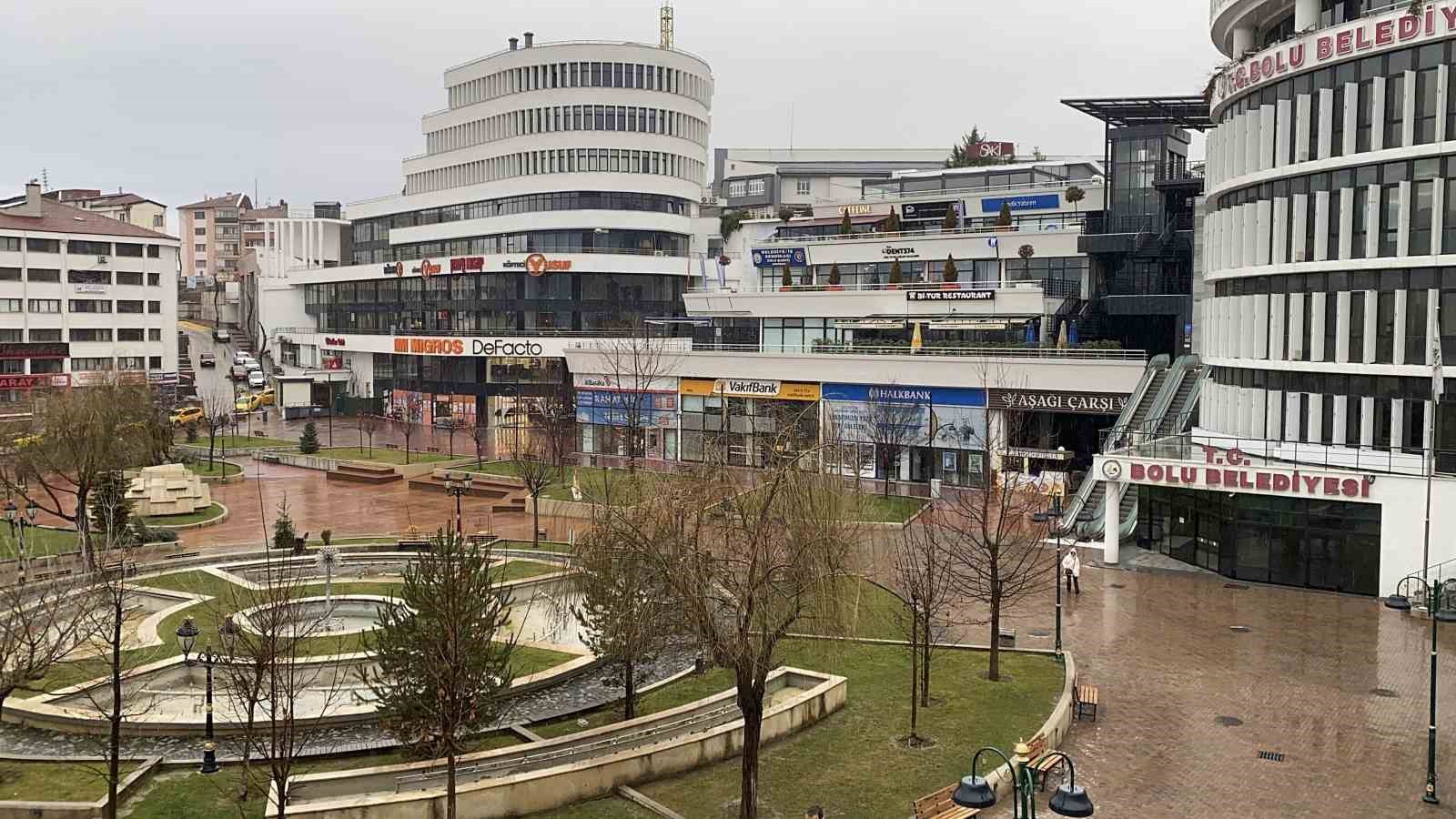 Bolu güne yağışla uyandı
