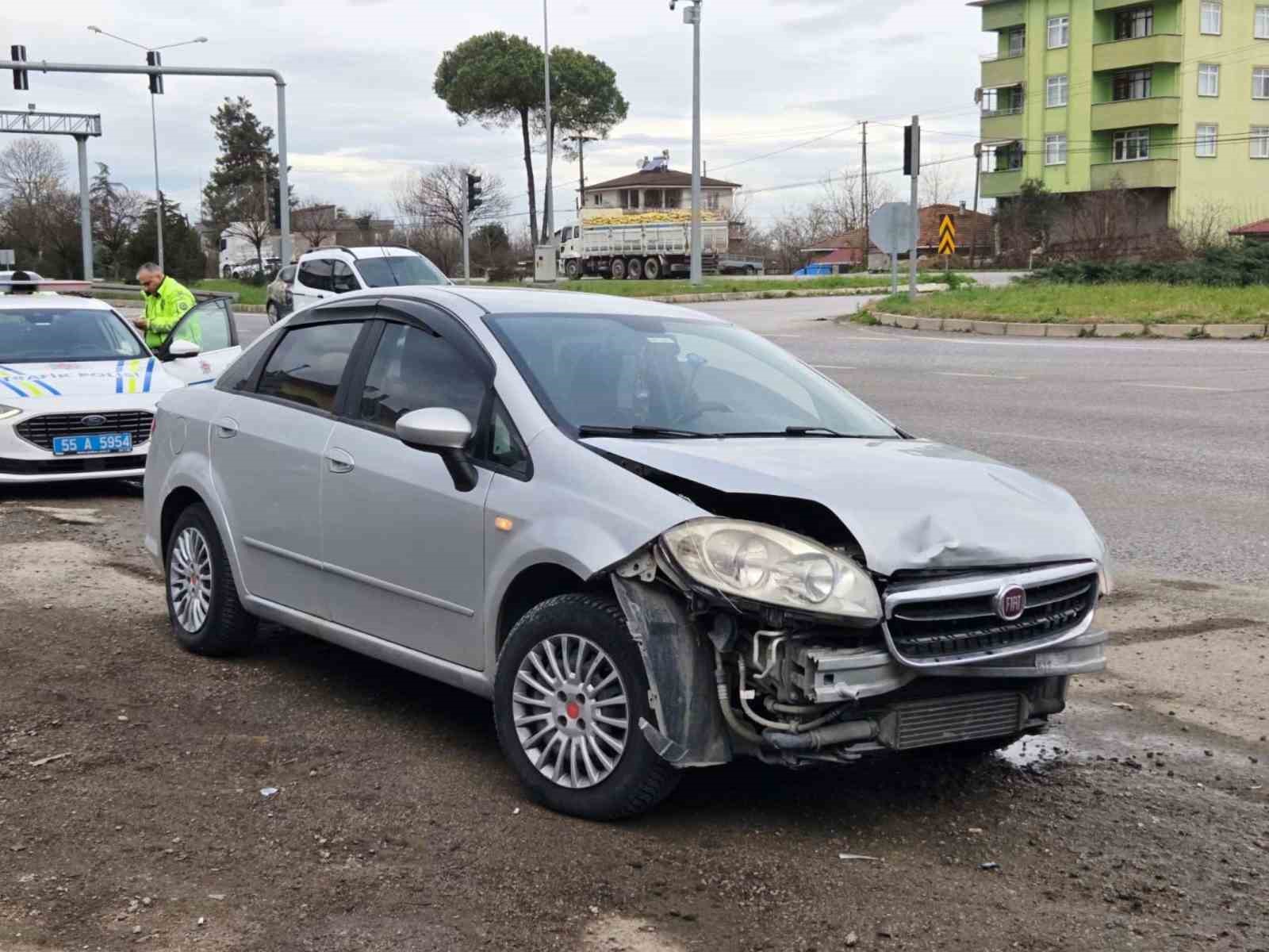 Samsun’da trafik kazası: 2 araçta maddi hasar oluştu