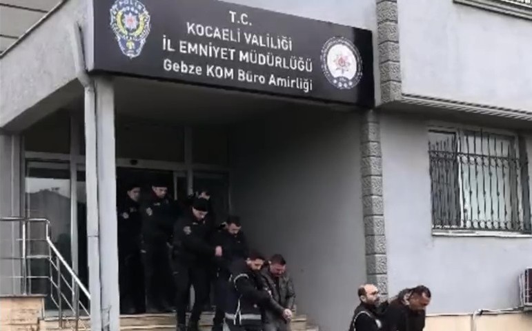 T&uuml;rk filmi gibi gasp: Hastanede refakat&ccedil;i olarak beklemişler
