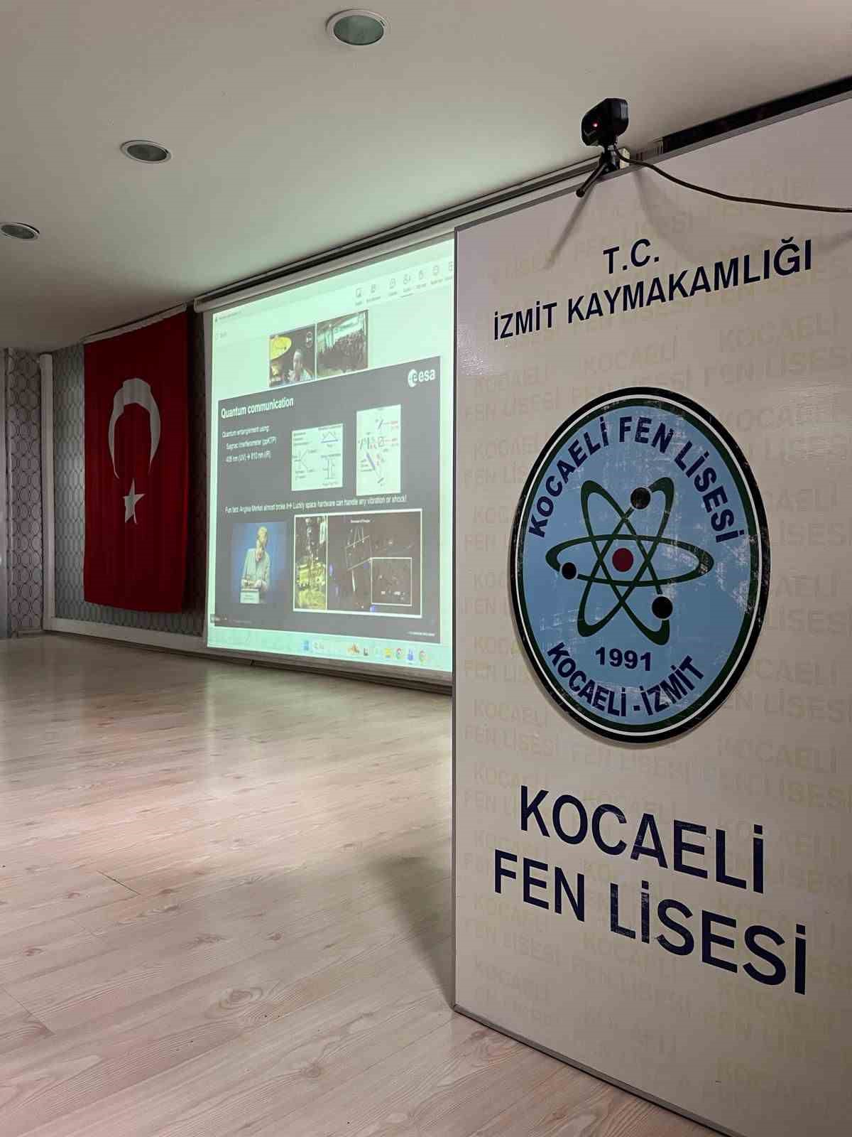 ESA m&uuml;hendisi Kocaelili &ouml;ğrencilerle buluştu: Uzay &ccedil;alışmaları ve kariyer fırsatları anlatıldı
