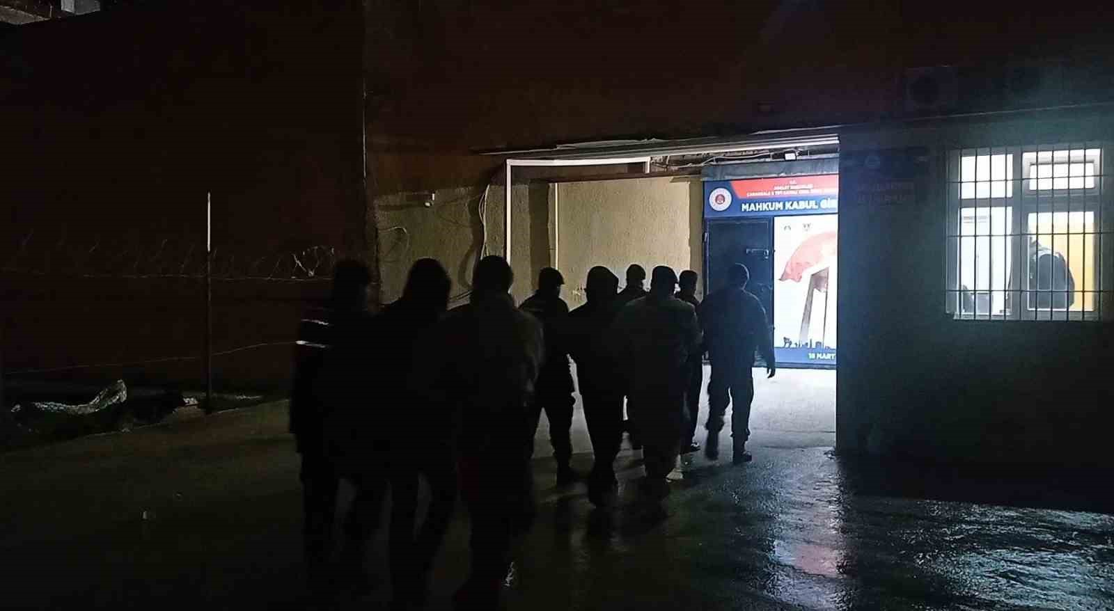 &Ccedil;anakkale&rsquo;de jandarmadan uyuşturucu operasyonuna 8 tutuklama
