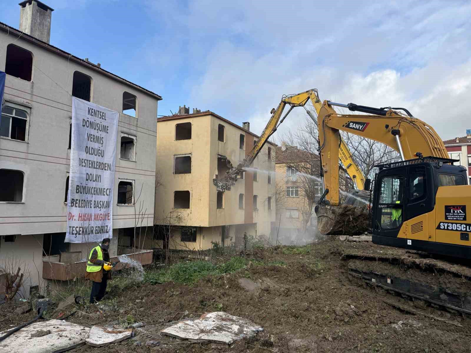 Büyükçekmece’de depremde yıkılma riski yüksek 2 binada kentsel dönüşüm