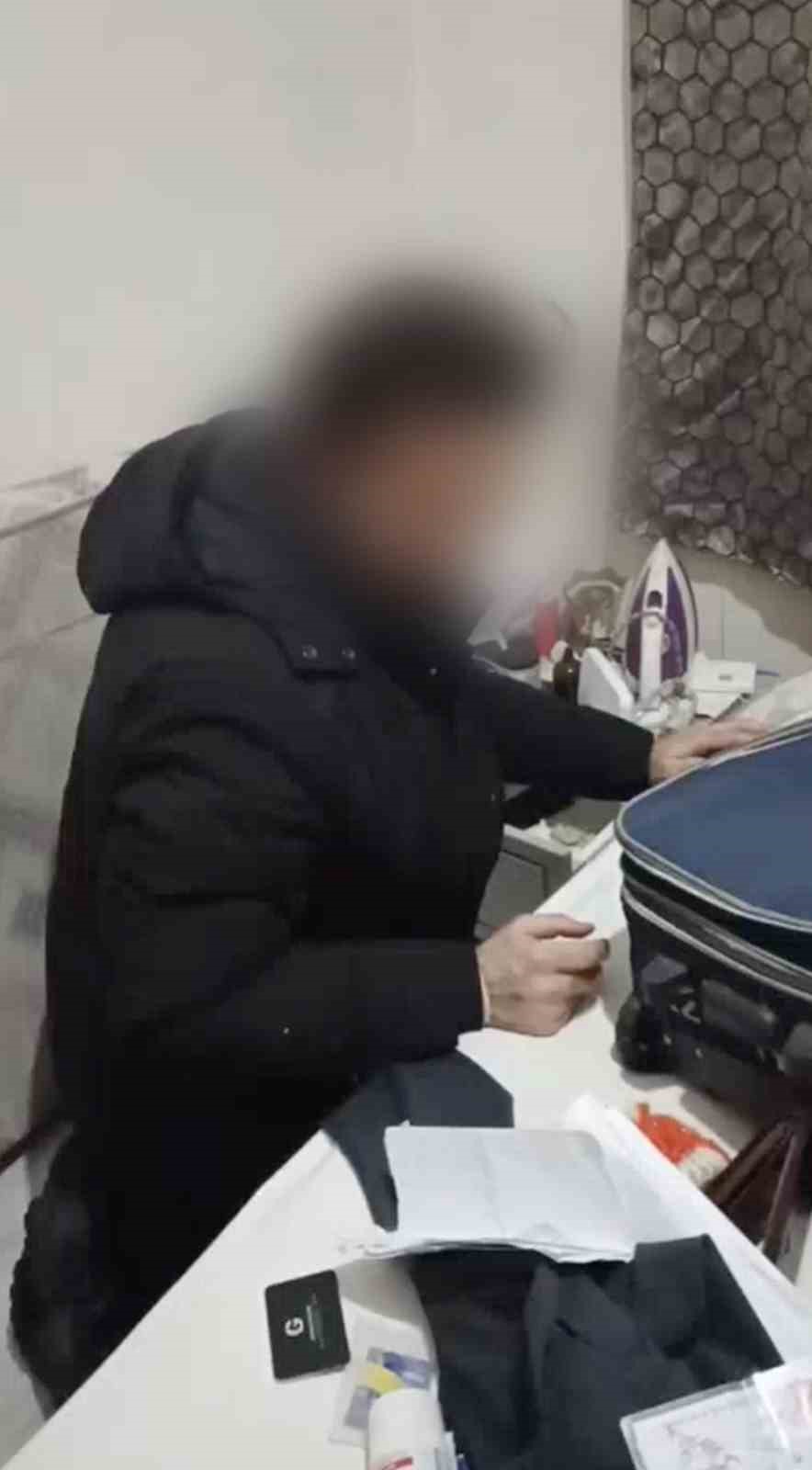 Bursa&rsquo;da zehir tacirleri böyle yakalandı. Zulalanan uyuşturucuları polis tek tek buldu