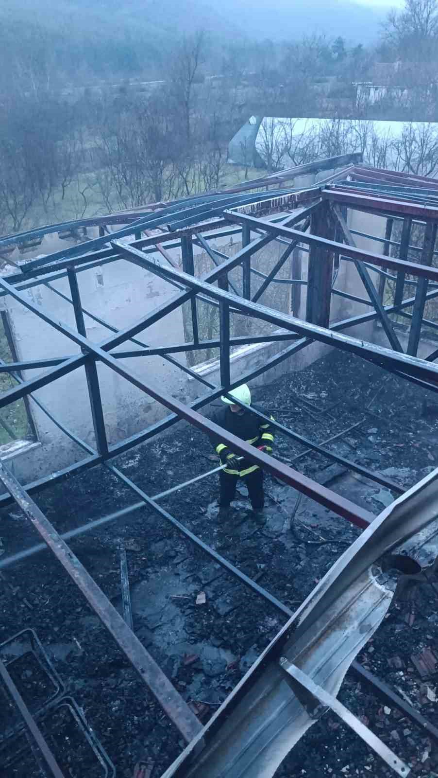 Safranbolu&rsquo;da 3 katlı evde yangın
