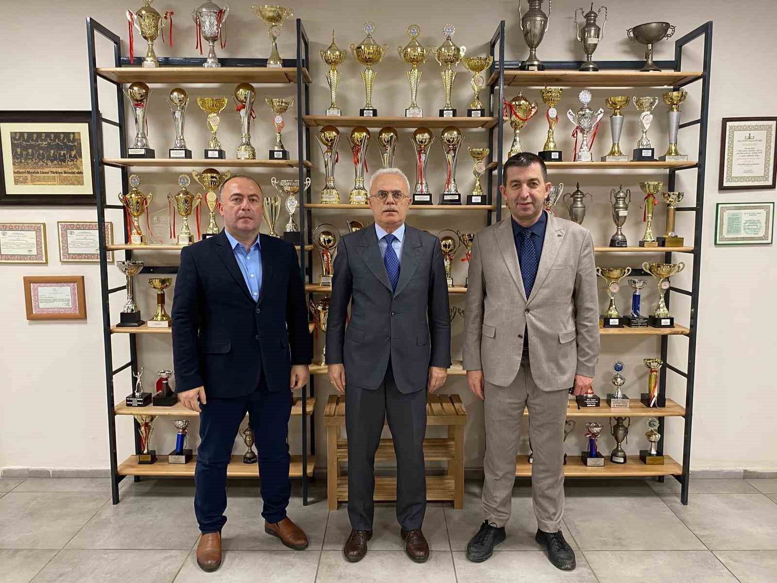 Arslant&uuml;rk liseli gen&ccedil;lerle bir araya geldi
