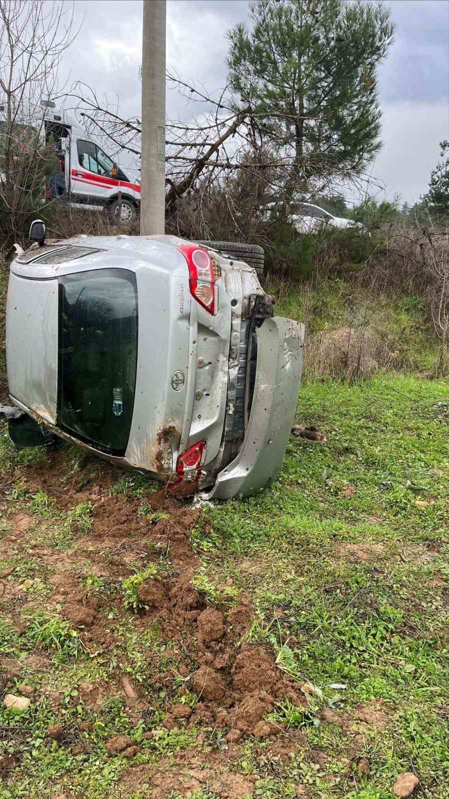 Kontrolden &ccedil;ıkan ara&ccedil; şarampole u&ccedil;tu; 1 yaralı
