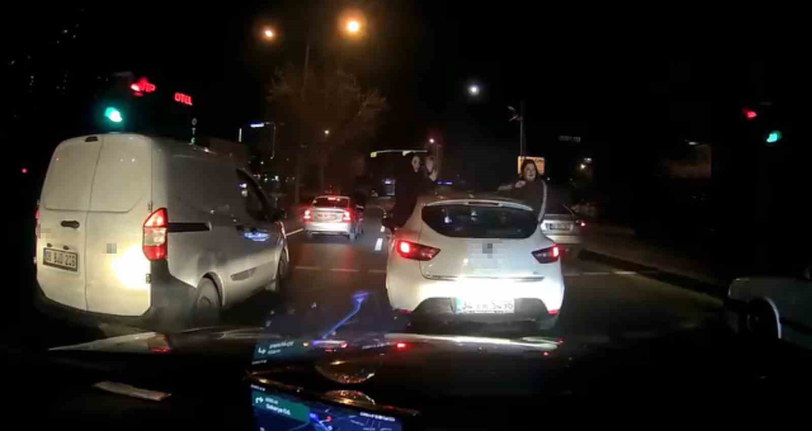 Ataşehir’de konvoy yapıp trafiği tehlikeye atan 3 şüpheli adliyeye sevk edildi