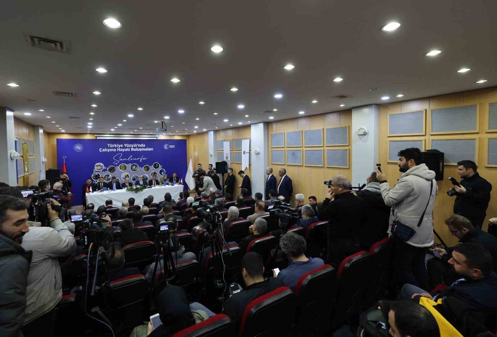 Bakan Işıkhan, Şanlıurfa&rsquo;da iş adamlarıyla buluştu
