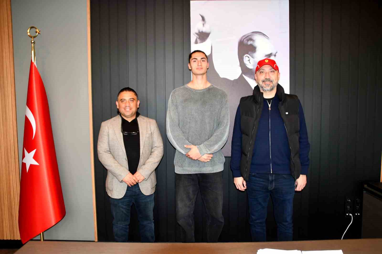 S&ouml;ke 1970&rsquo;den S&uuml;per Lig&rsquo;e transfer olan Dağbaşı&rsquo;na Başkan Arıkan&rsquo;dan tebrik
