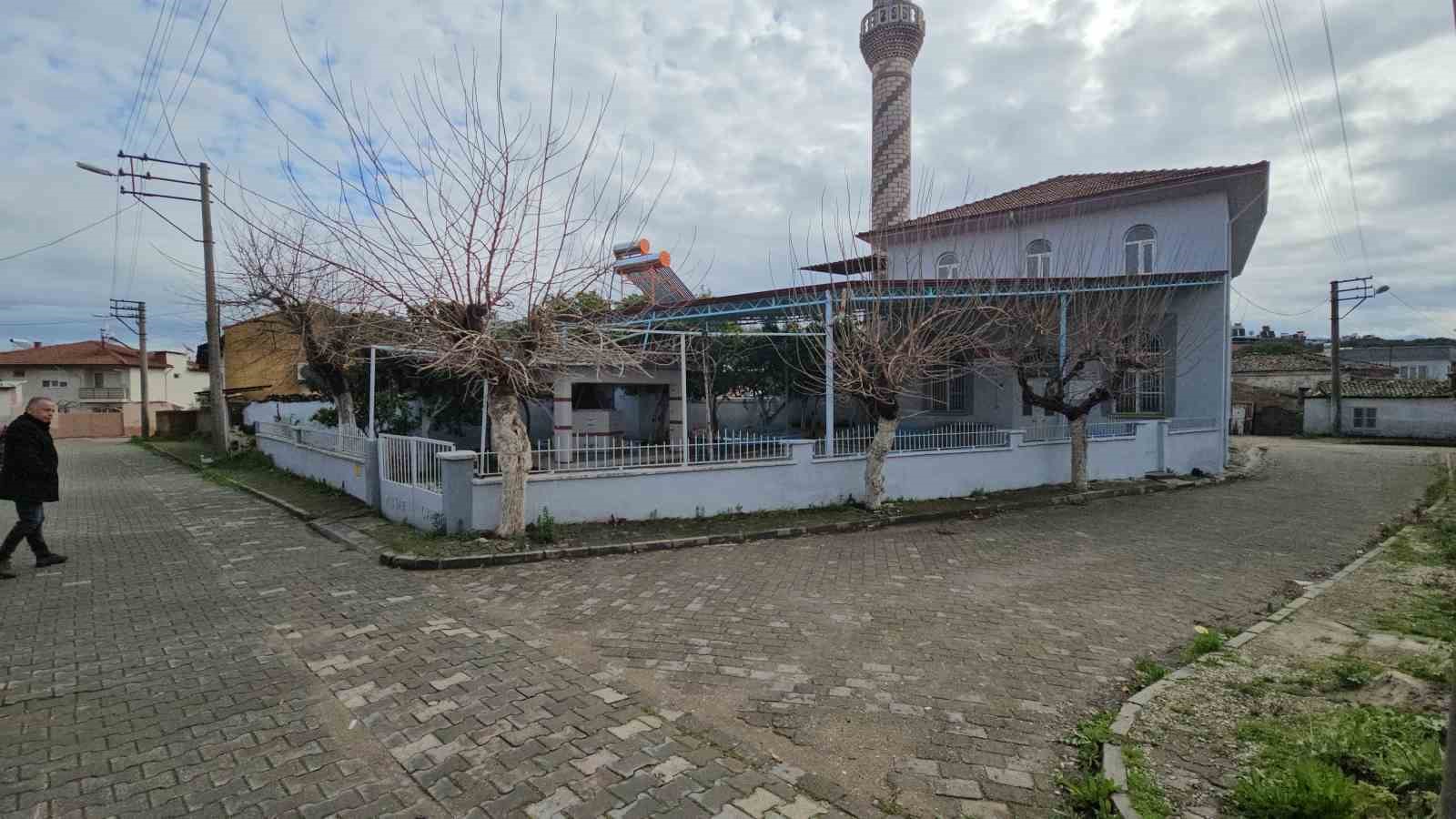 Camide tuvaleti kullandı, notla birlikte para bıraktı