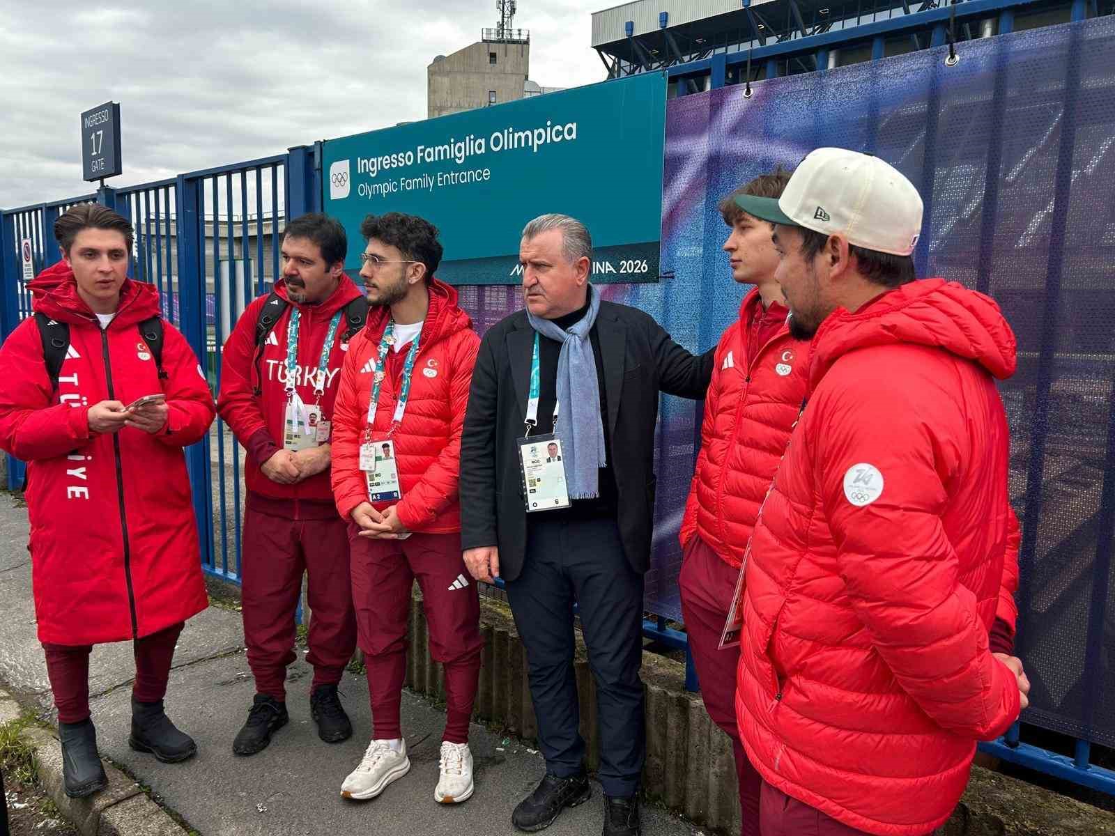Bakan Bak, İtalya’da milli sporcuları ziyaret etti