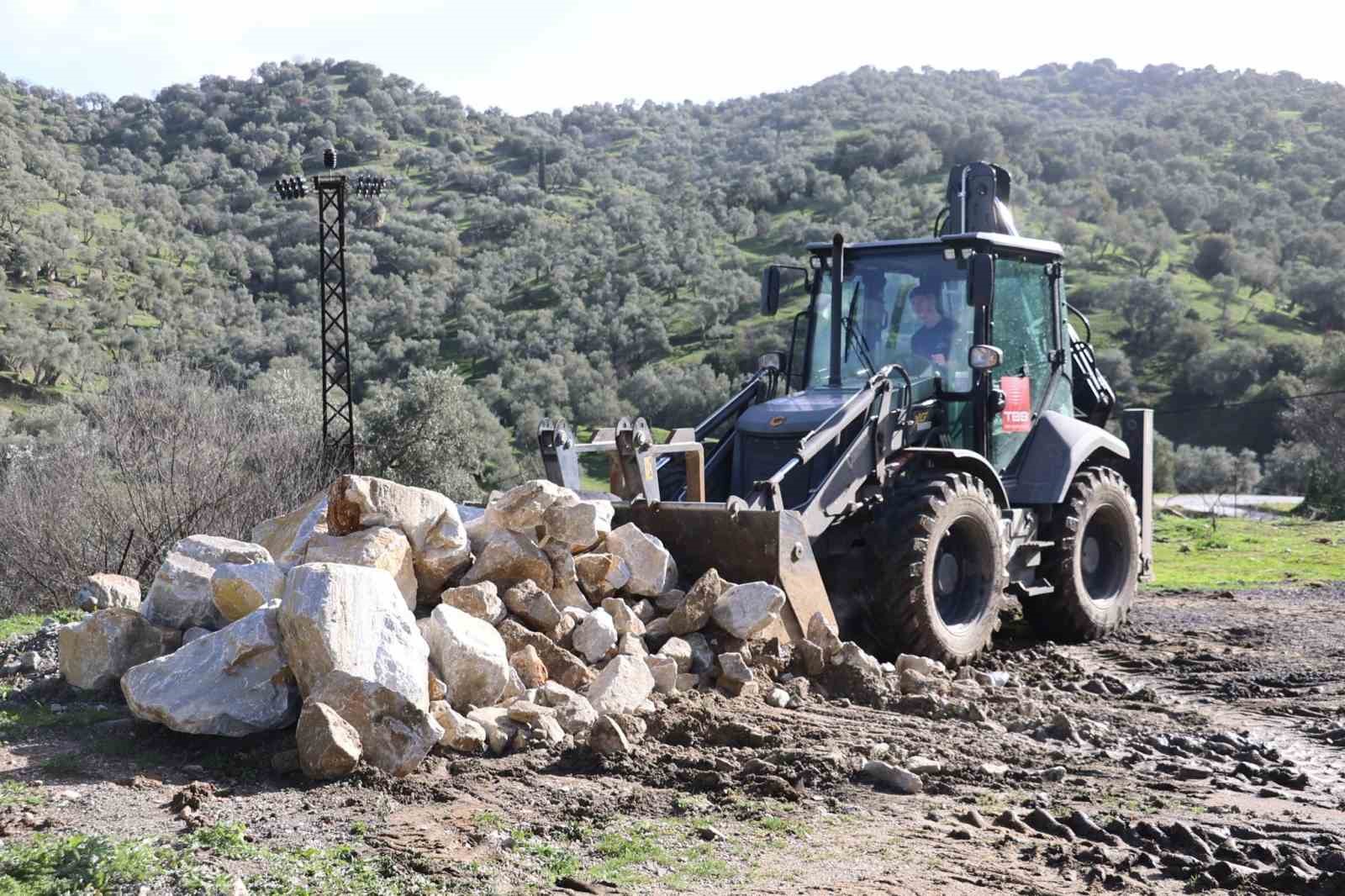 Ko&ccedil;arlı&rsquo;da yağmur sonrası hasar tespiti i&ccedil;in ekipler sahaya indi
