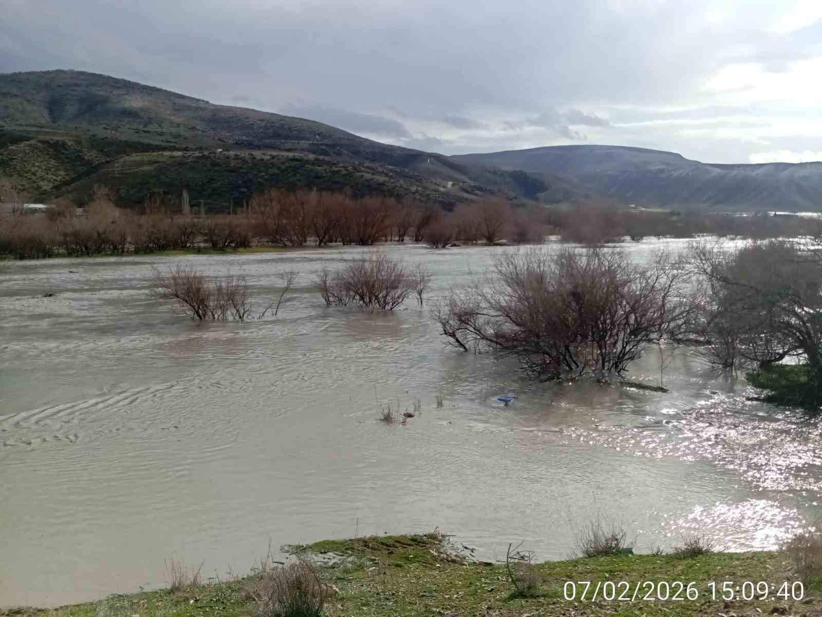 Beypazarı&rsquo;nda ekili araziler sular altında kaldı
