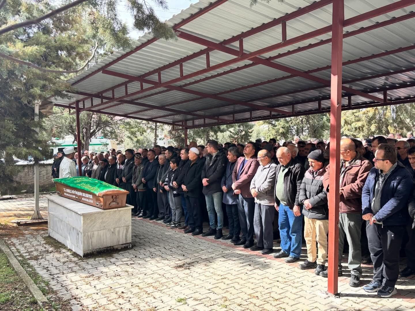 İş kazasında hayatını kaybeden belediye personeli toprağa verildi