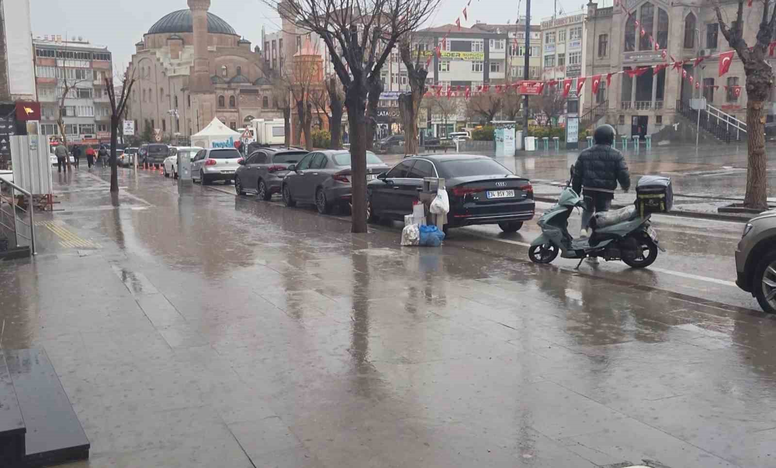 Aksaray&rsquo;da şiddetli sağanak etkili oldu

