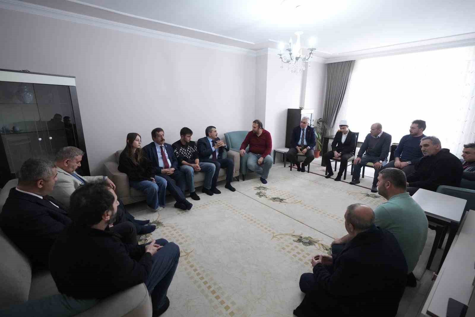 Bakan Tekin’den taziye ziyareti