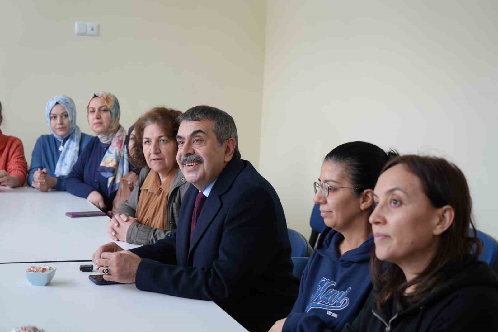 Bakan Tekin&rsquo;den taziye ziyareti
