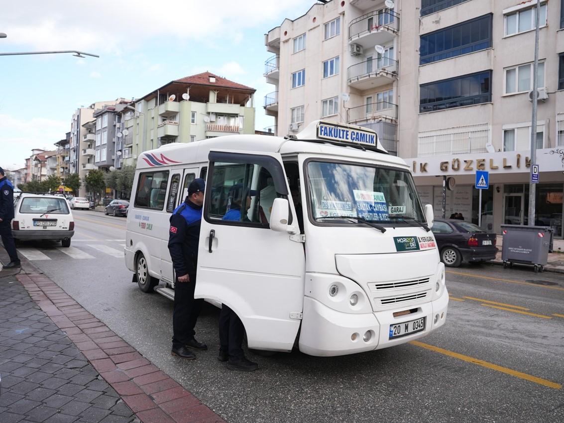 Denizli zabıtasından şehir i&ccedil;i minib&uuml;slere denetim
