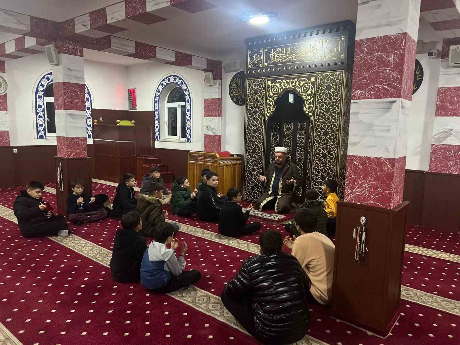 Tavşanlı&rsquo;da 6 Şubat depremlerinde hayatını kaybedenler dualarla anıldı
