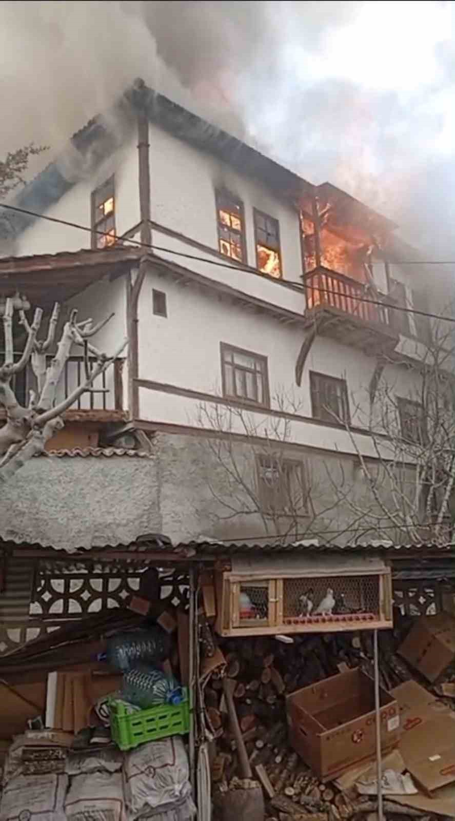 Bursa&rsquo;da evde korkutan yangın
