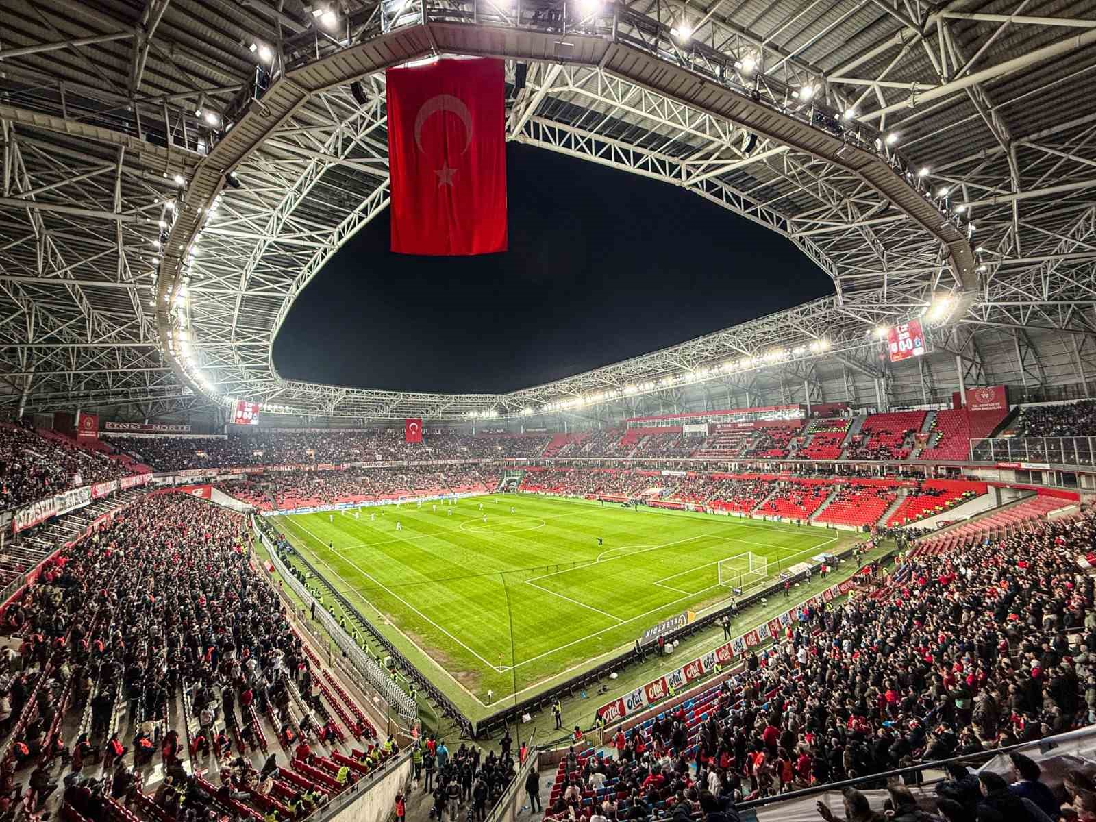 Trendyol S&uuml;per Lig: Samsunspor: 0 - Trabzonspor: 1 (İlk yarı)
