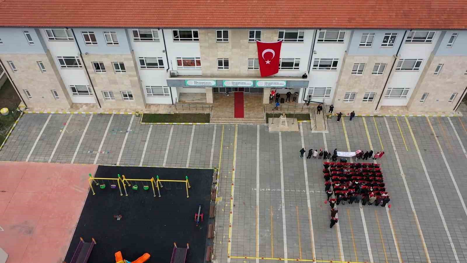 Bolu’da özel öğrencilerden anlamlı bayrak koreografisi