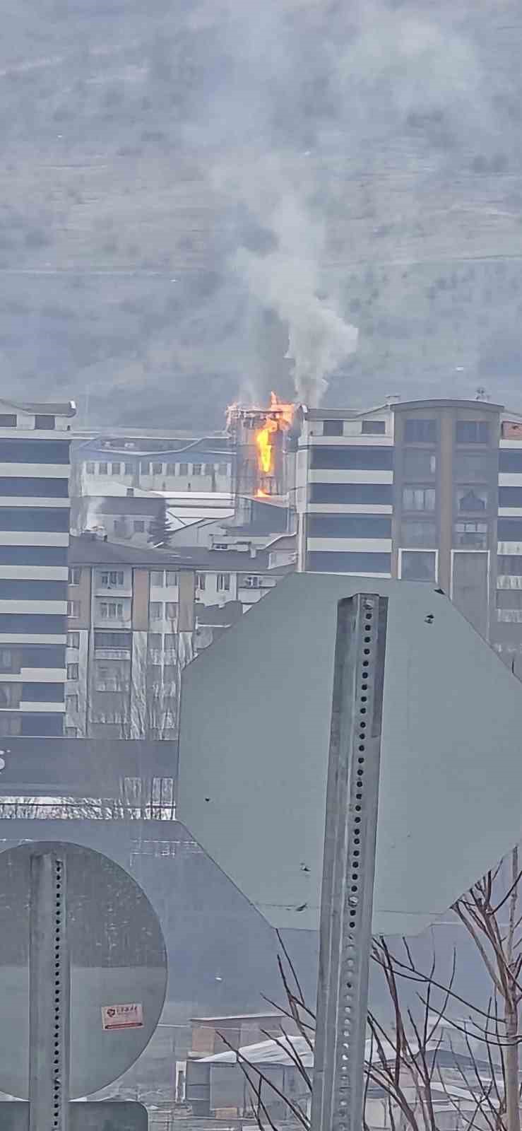 Tokat kereste fabrikasının silosunda yangın
