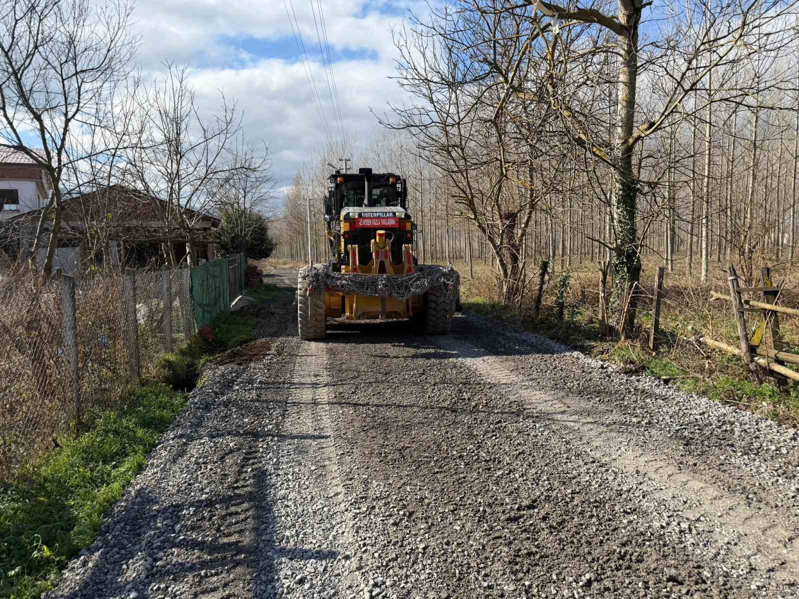 Ara yollarda bakım &ccedil;alışmaları s&uuml;r&uuml;yor
