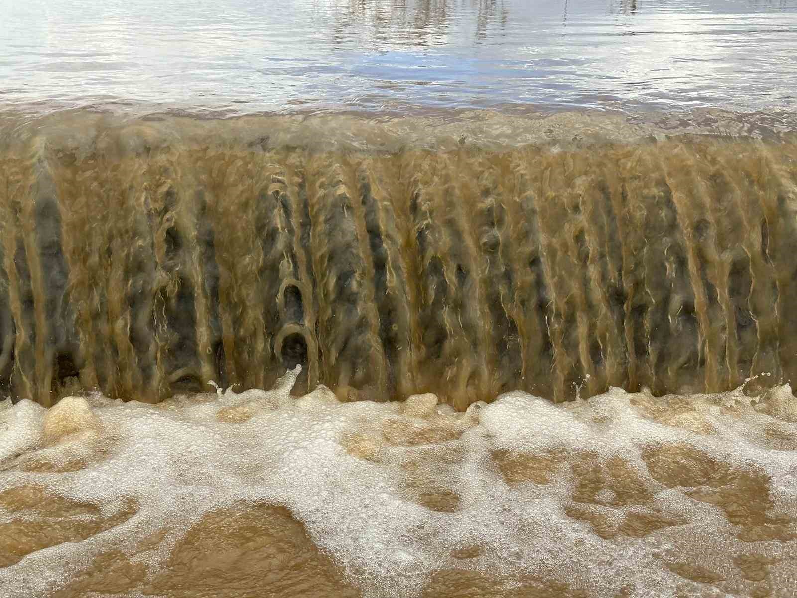 Değirmendere deresi taştı, tarım arazilerini ve iş yerlerini su bastı