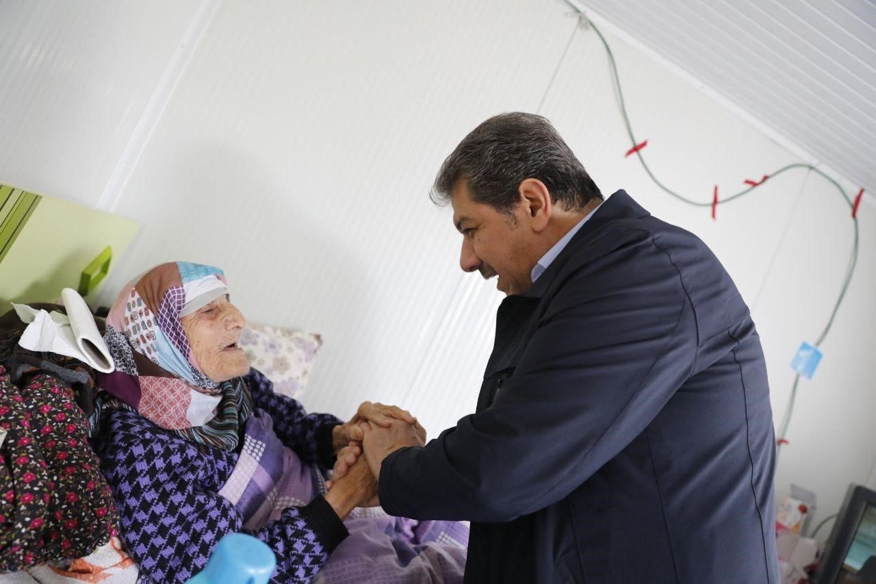 Esenler’de Sosyal Kart ile emeklilere anlamlı destek