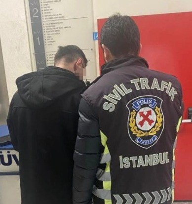 Ataşehir&rsquo;de konvoy yapıp trafiği tehlikeye atan 3 ş&uuml;pheli adliyeye sevk edildi
