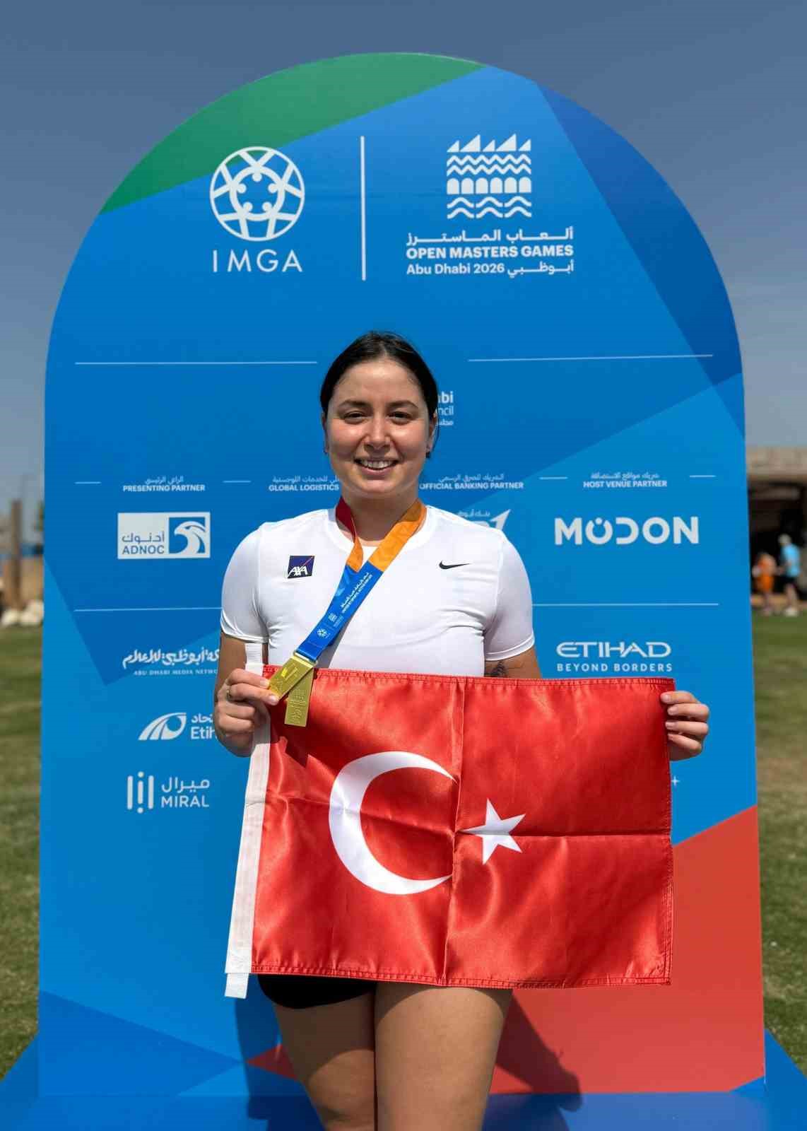 Milli yüzücü Bengisu Avcı’dan, Abu Dhabi’de dünya şampiyonluğu