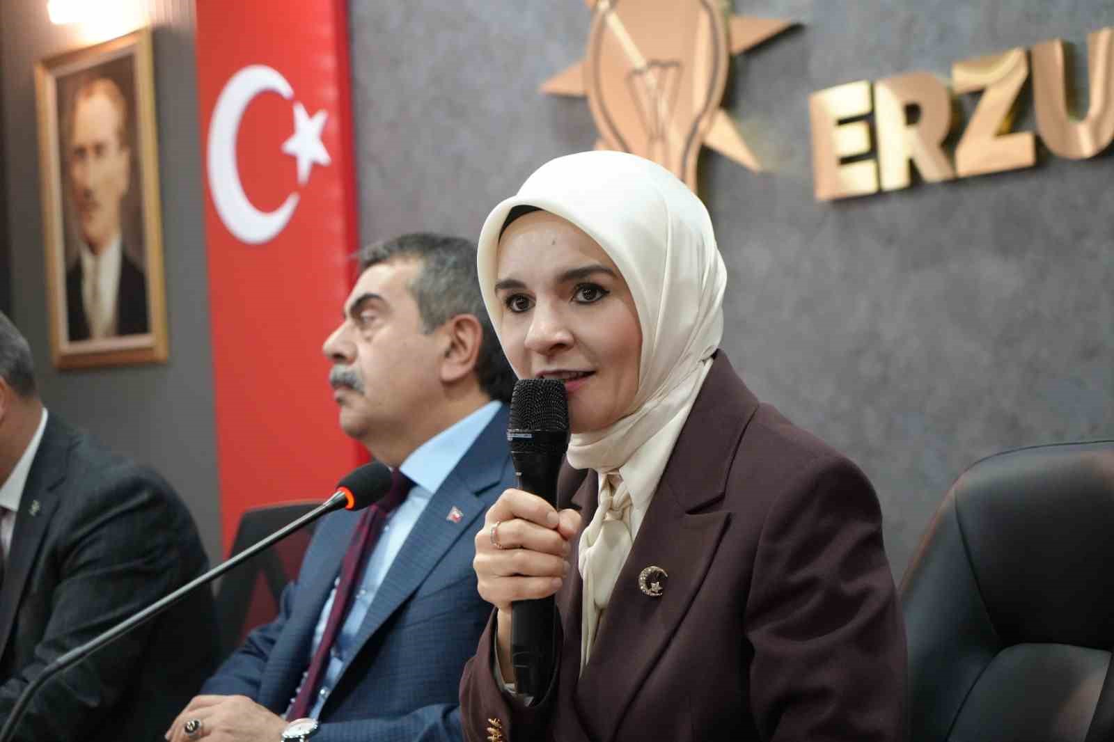 Bakan Göktaş: "Biz hiçbir zaman elimizi sahadan çekmedik, deprem turisti gibi oralara gitmiyoruz her zaman oradayız"