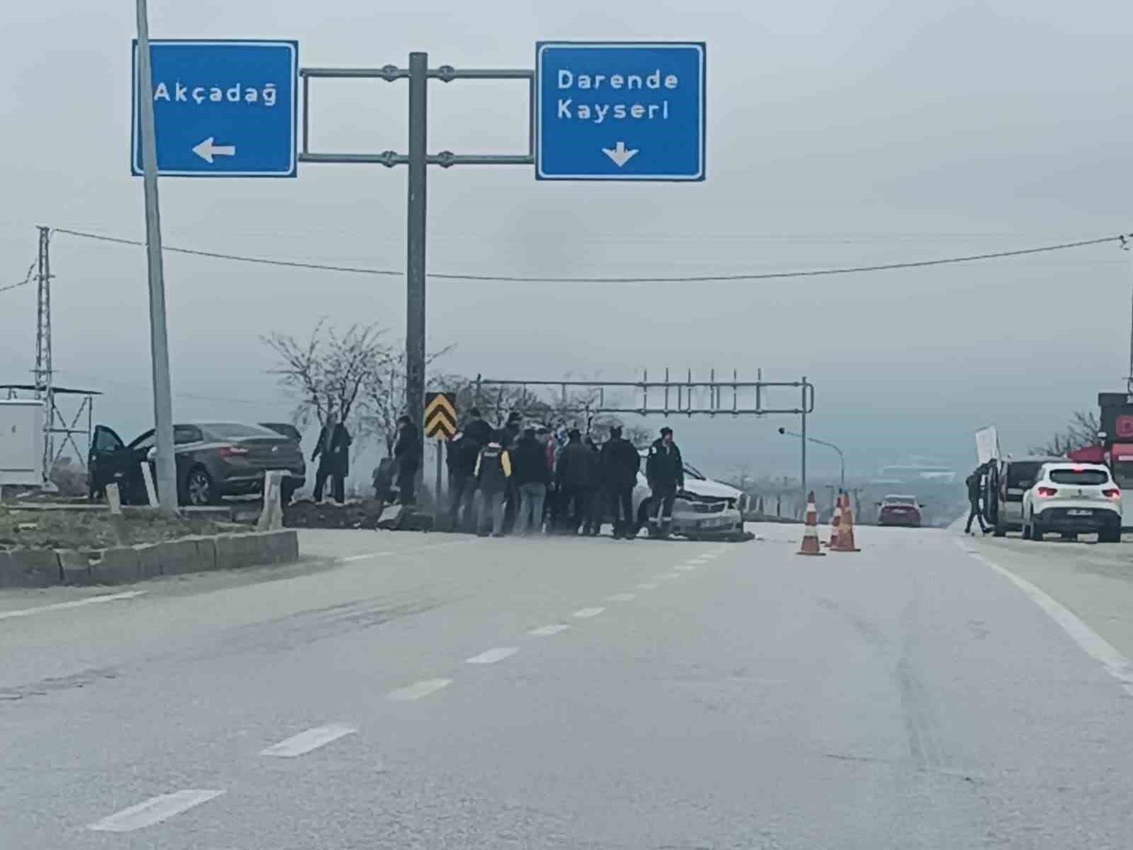 Malatya’da iki otomobil çarpıştı: 4 yaralı